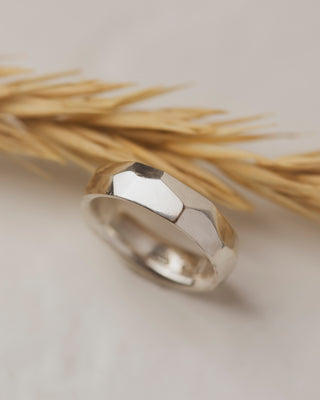 Multi-faceted sterling silver Vertex band in polished finish
