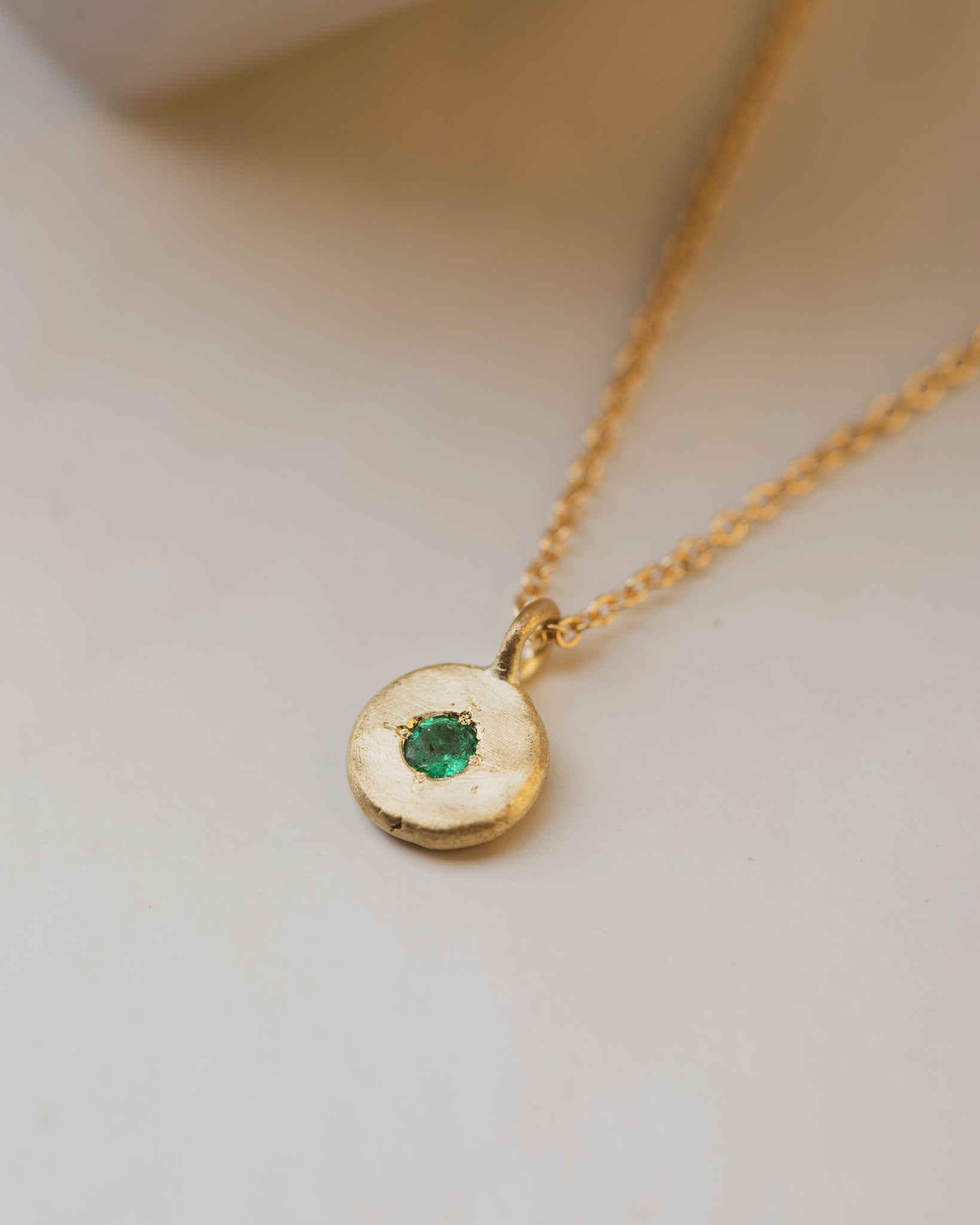 18K Yellow Gold pebble necklace with 2mm emerald center